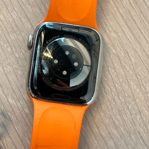 Hermès Apple Watch Series 7 - Picture 2 of 3